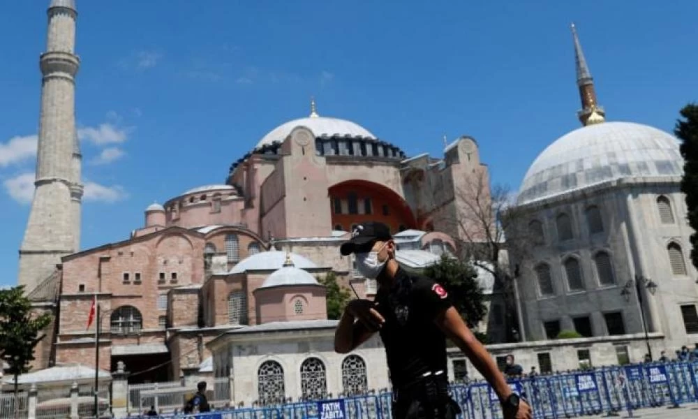 Διχάζει τον αραβικό κόσμο η απόφαση να μετατραπεί η Αγία Σοφία σε τζαμί 
